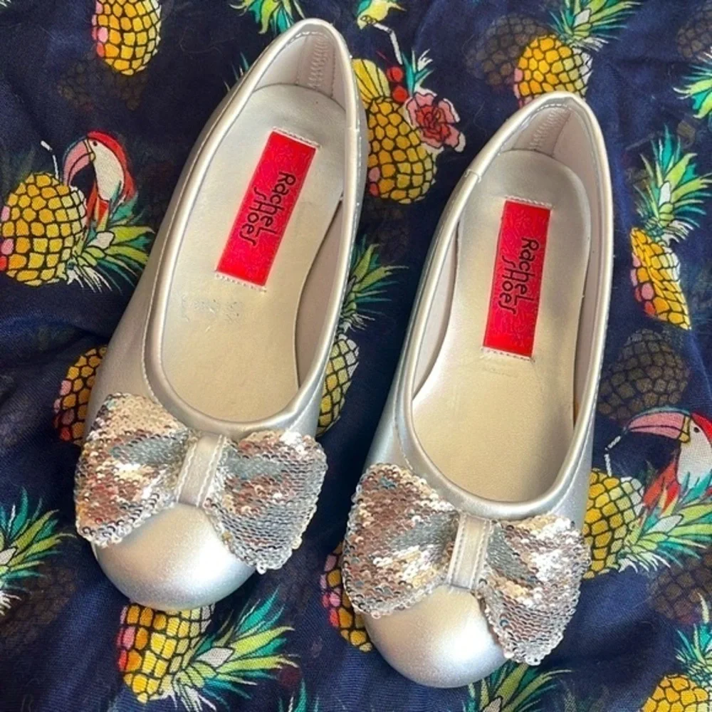 Brand New Rachel Shoes Gabriella Slip On Silver Flats Sequin Bows Round Toe